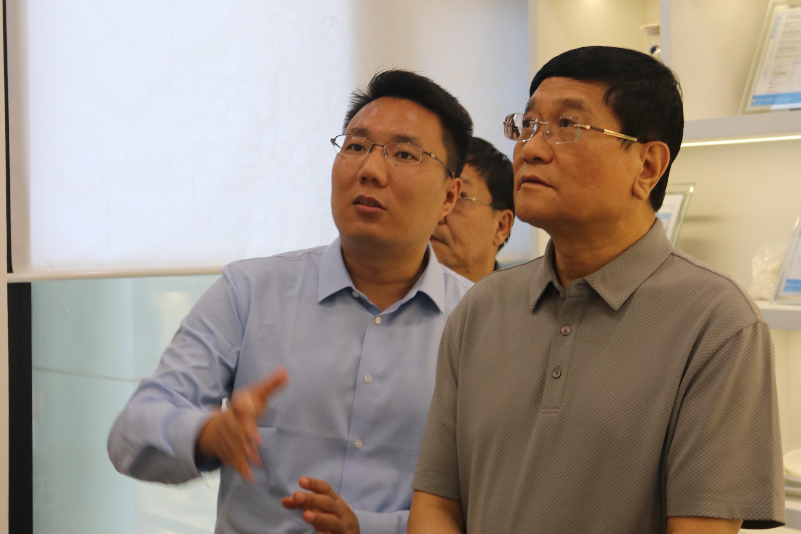 山西省晋中市榆社县县委书记郭建雄一行实地考察泓九集团